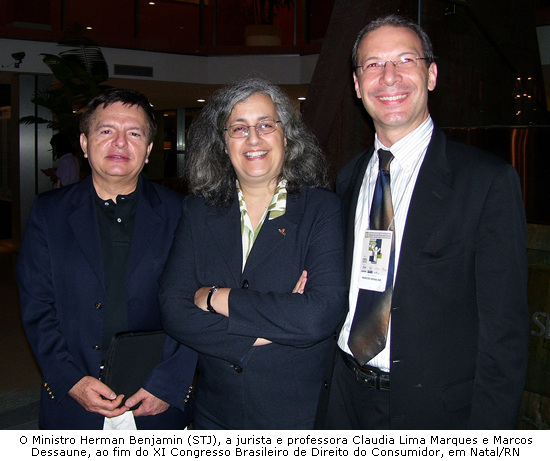 Foto: O Ministro Herman Benjamin (STJ), a jurista e professora Claudia Lima Marques e Marcos Dessaune, ao fim do XI Congresso Brasileiro de Direito do Consumidor, em Natal/RN